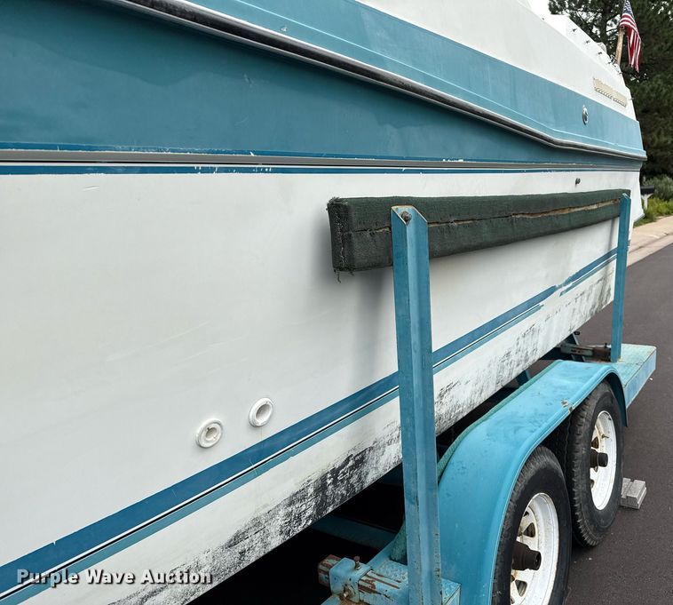 image for item DZ8689 1990 Carver Montego boat