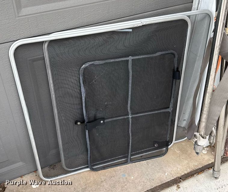 image for item DZ8689 1990 Carver Montego boat