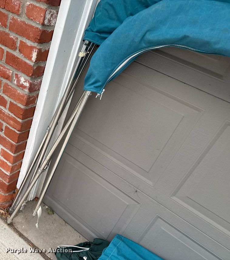 image for item DZ8689 1990 Carver Montego boat