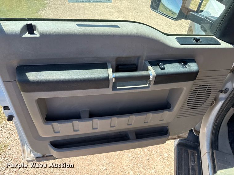 image for item DZ8720 2008 Ford F550 bale bed truck