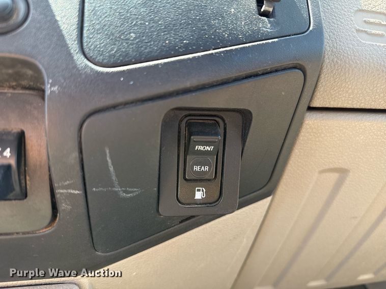 image for item DZ8720 2008 Ford F550 bale bed truck