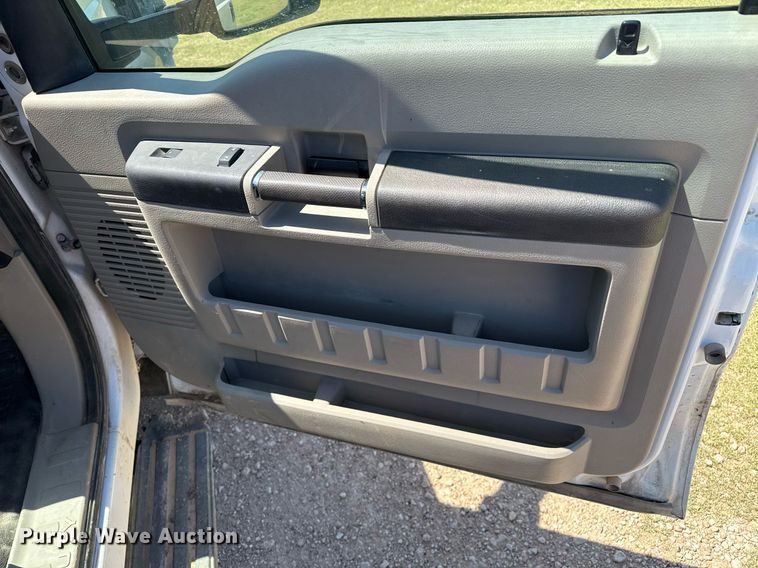 image for item DZ8720 2008 Ford F550 bale bed truck