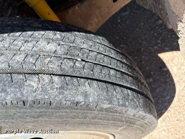 image for item DZ8720 2008 Ford F550 bale bed truck