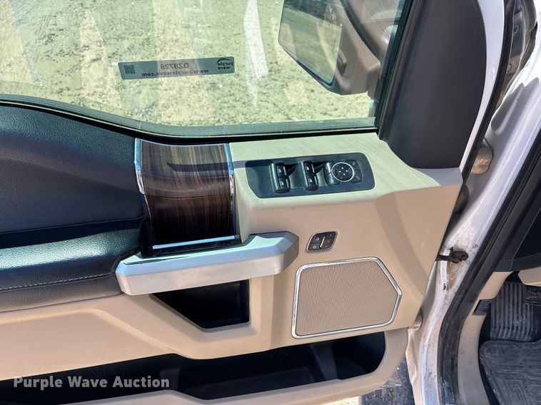 image for item DZ8728 2015 Ford F150 SuperCrew pickup truck