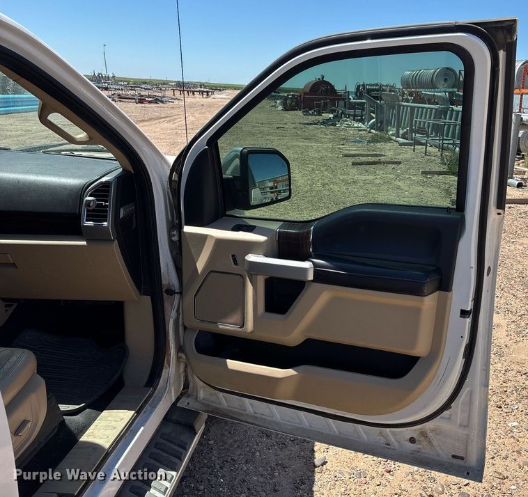 image for item DZ8728 2015 Ford F150 SuperCrew pickup truck