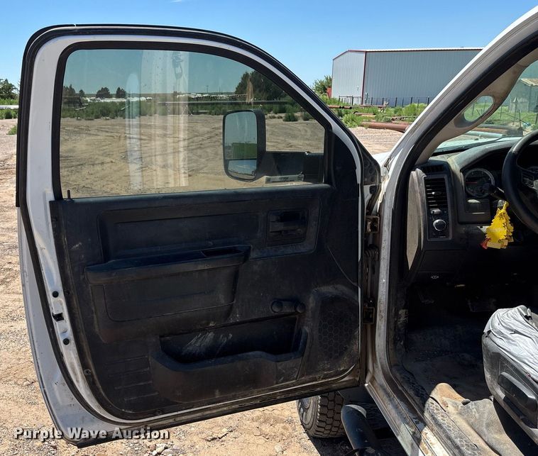 image for item DZ8729 2013 Dodge Ram 5500 flatbed truck