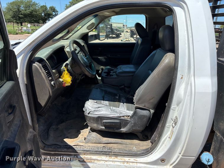 image for item DZ8729 2013 Dodge Ram 5500 flatbed truck