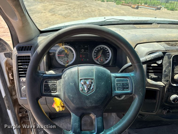 image for item DZ8729 2013 Dodge Ram 5500 flatbed truck