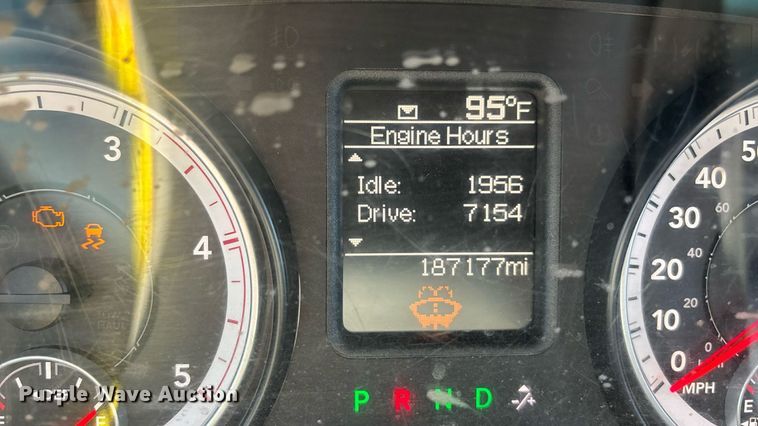 image for item DZ8729 2013 Dodge Ram 5500 flatbed truck