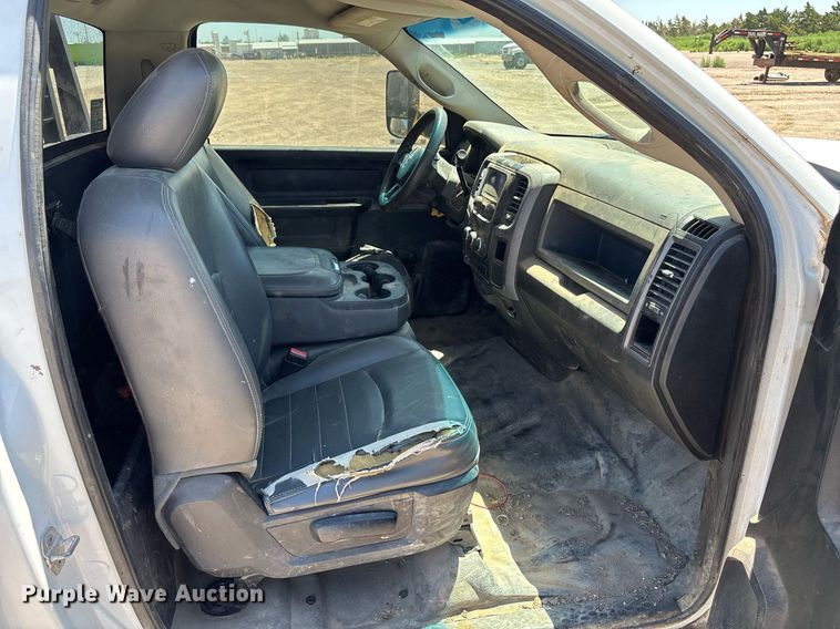 image for item DZ8729 2013 Dodge Ram 5500 flatbed truck