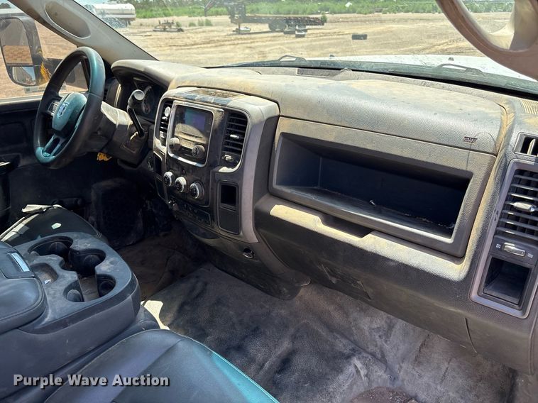 image for item DZ8729 2013 Dodge Ram 5500 flatbed truck