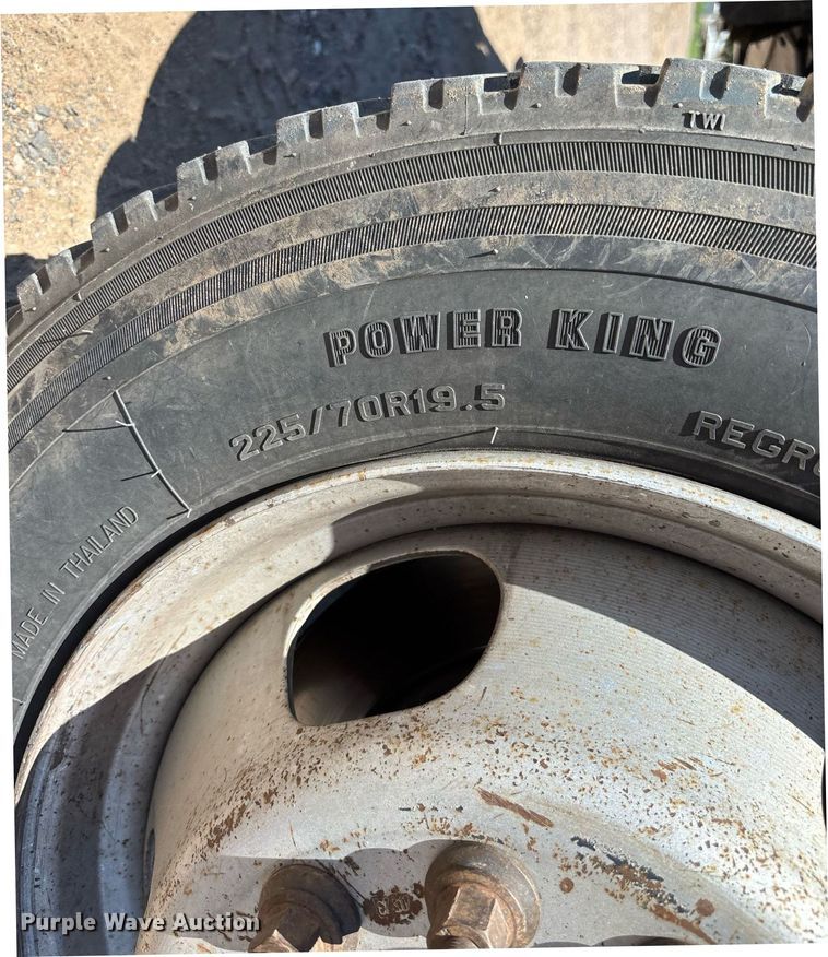 image for item DZ8729 2013 Dodge Ram 5500 flatbed truck