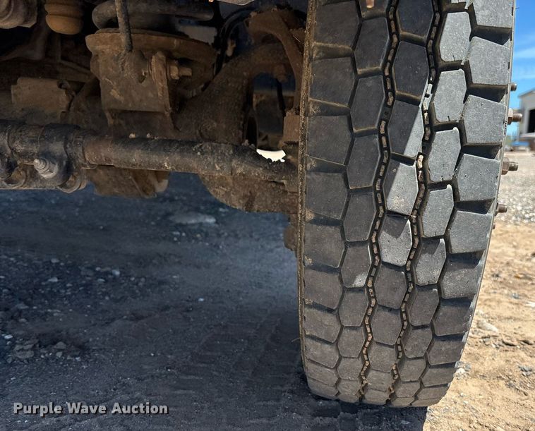 image for item DZ8729 2013 Dodge Ram 5500 flatbed truck