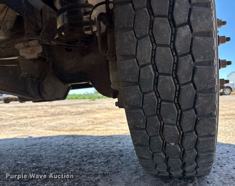 image for item DZ8729 2013 Dodge Ram 5500 flatbed truck