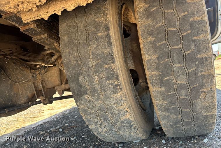 image for item DZ8729 2013 Dodge Ram 5500 flatbed truck