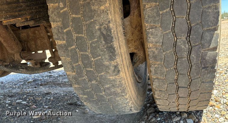 image for item DZ8729 2013 Dodge Ram 5500 flatbed truck