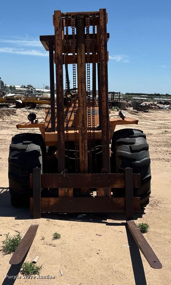 image for item DZ8732 1985 Case 585-D forklift