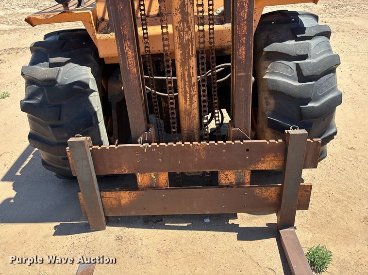 image for item DZ8732 1985 Case 585-D forklift