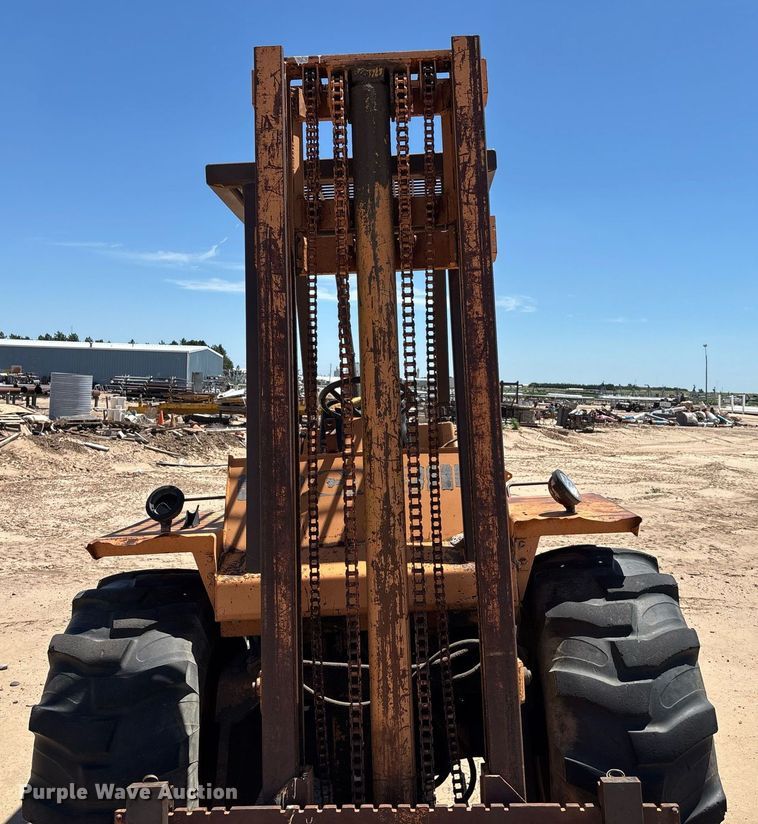 image for item DZ8732 1985 Case 585-D forklift