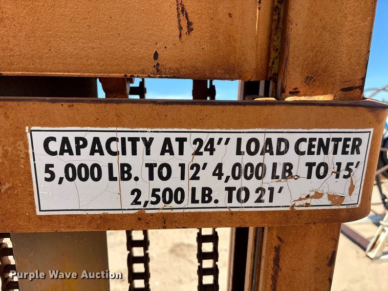 image for item DZ8732 1985 Case 585-D forklift