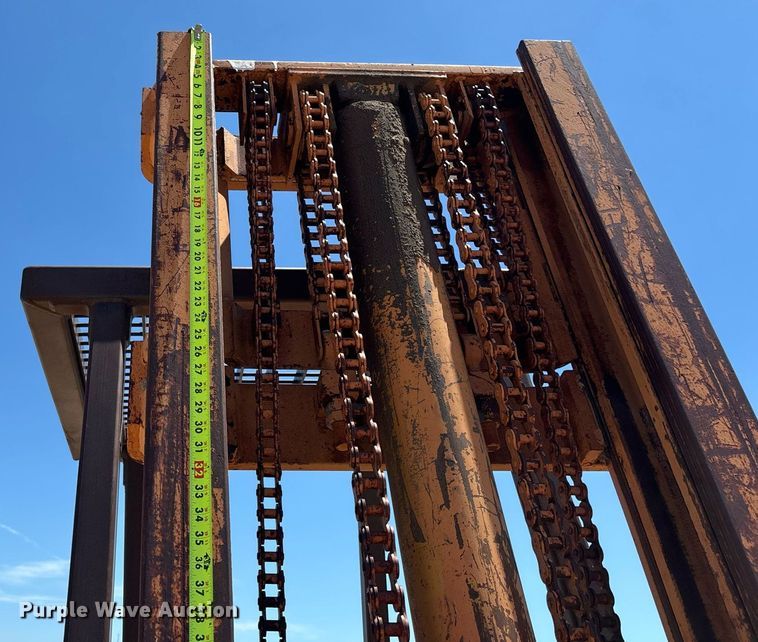 image for item DZ8732 1985 Case 585-D forklift