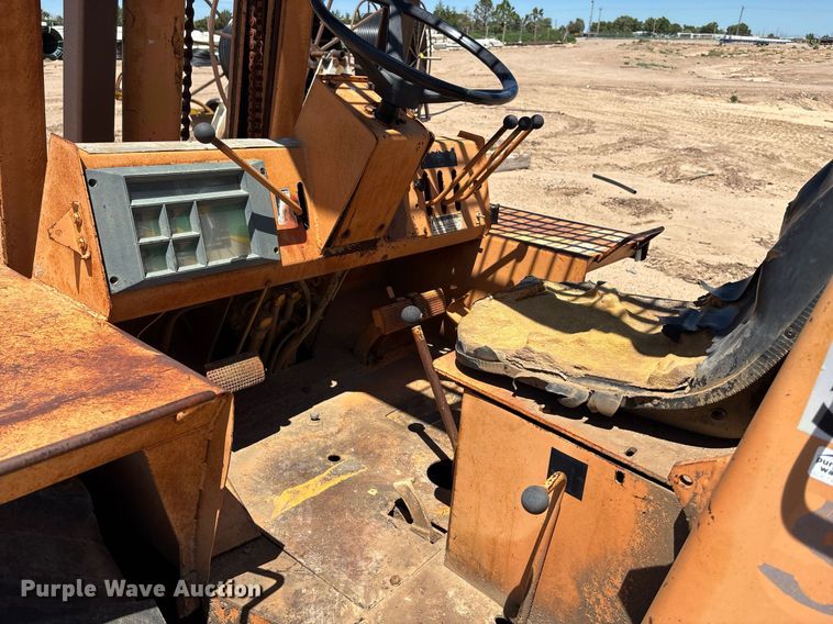 image for item DZ8732 1985 Case 585-D forklift