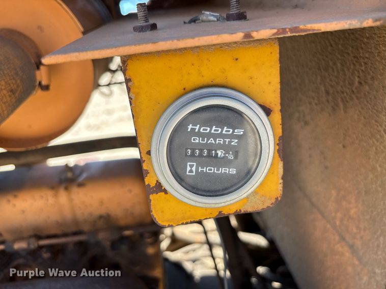 image for item DZ8732 1985 Case 585-D forklift