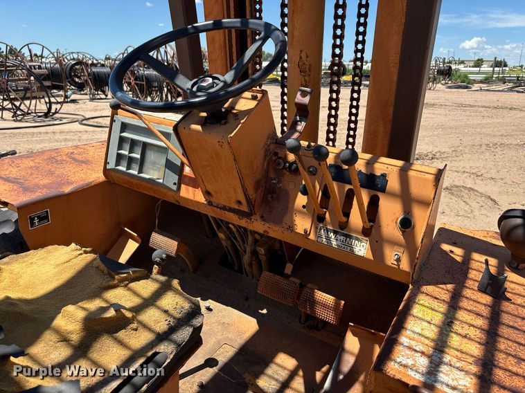 image for item DZ8732 1985 Case 585-D forklift