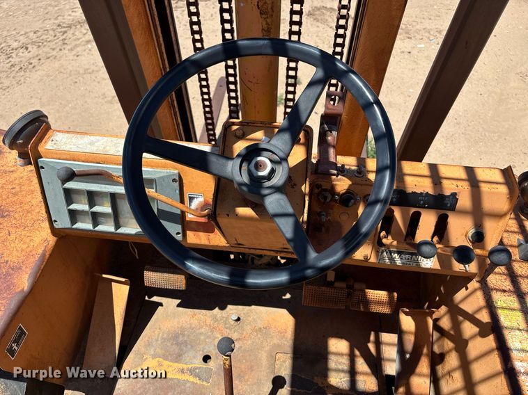 image for item DZ8732 1985 Case 585-D forklift