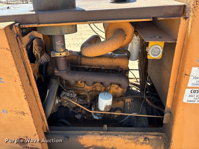 image for item DZ8732 1985 Case 585-D forklift