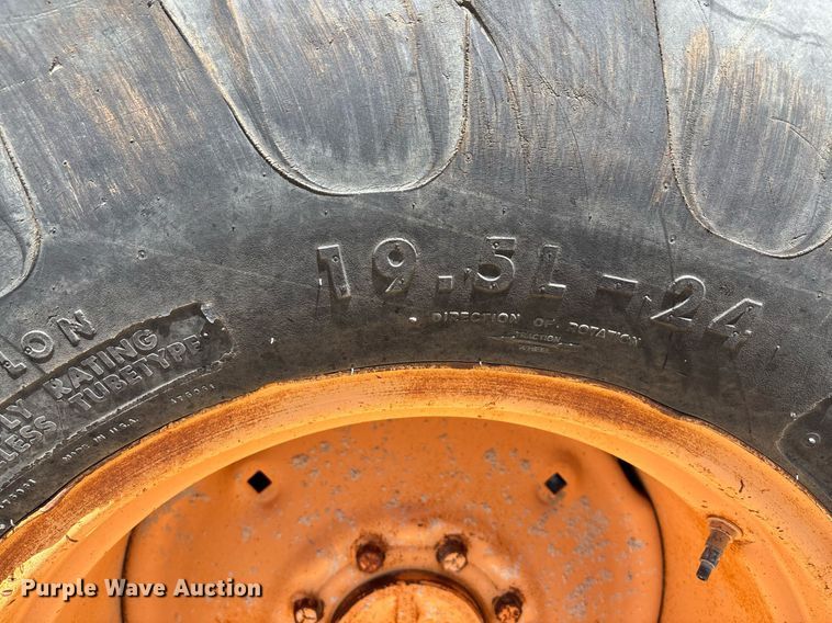 image for item DZ8732 1985 Case 585-D forklift