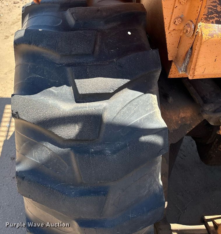 image for item DZ8732 1985 Case 585-D forklift