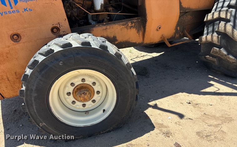 image for item DZ8732 1985 Case 585-D forklift