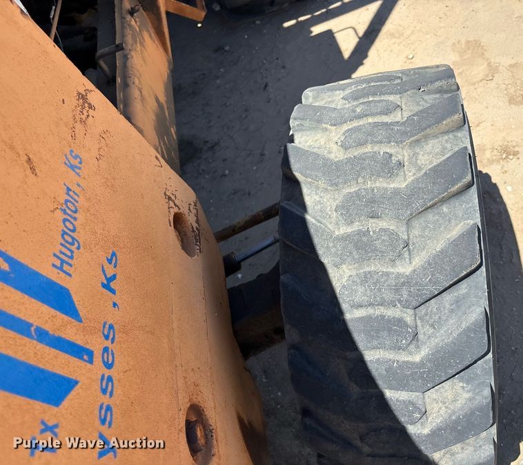 image for item DZ8732 1985 Case 585-D forklift