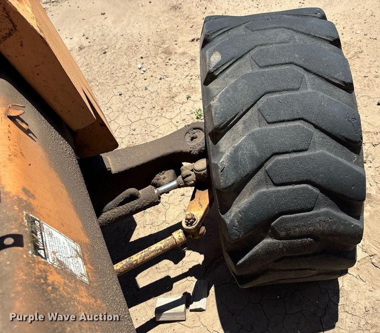 image for item DZ8732 1985 Case 585-D forklift