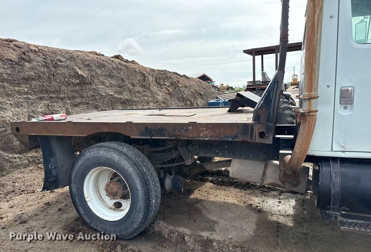 image for item DZ8740 2000 International 4900 flatbed truck