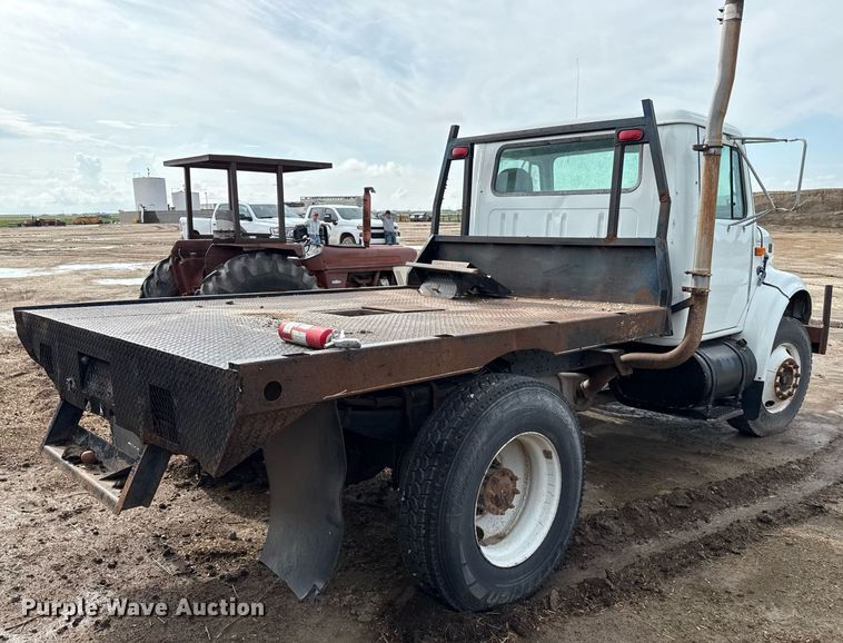 image for item DZ8740 2000 International 4900 flatbed truck