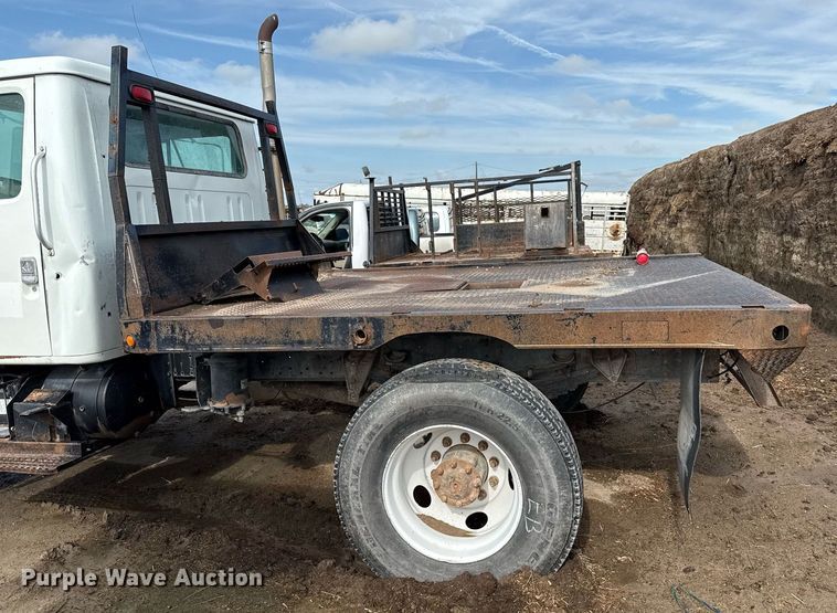 image for item DZ8740 2000 International 4900 flatbed truck