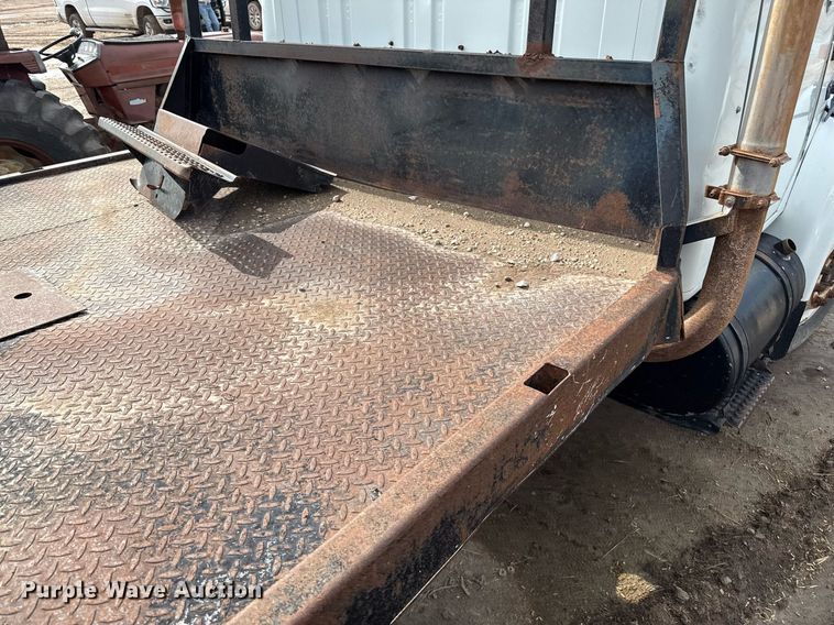 image for item DZ8740 2000 International 4900 flatbed truck