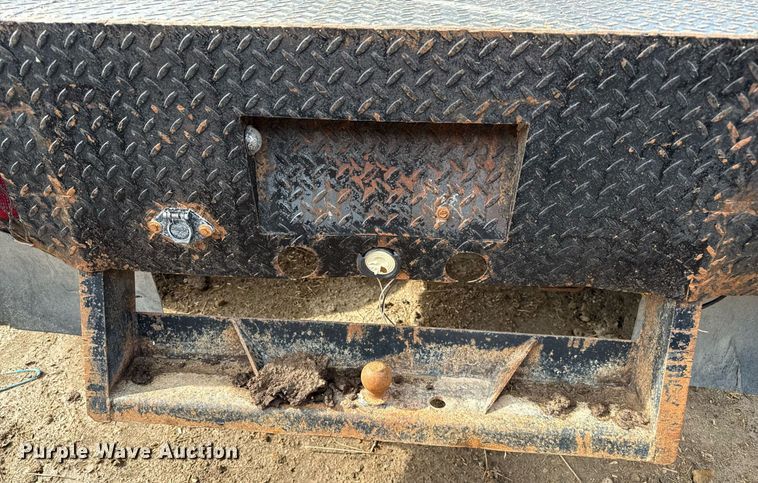 image for item DZ8740 2000 International 4900 flatbed truck