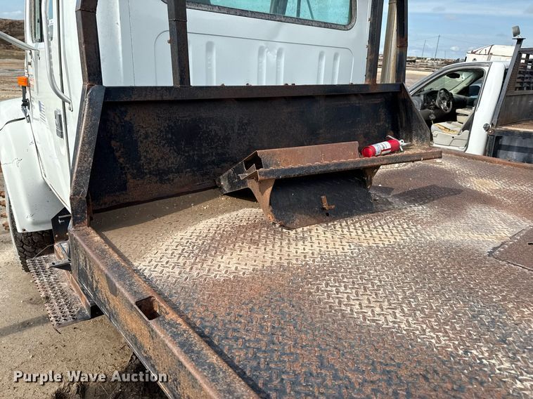 image for item DZ8740 2000 International 4900 flatbed truck