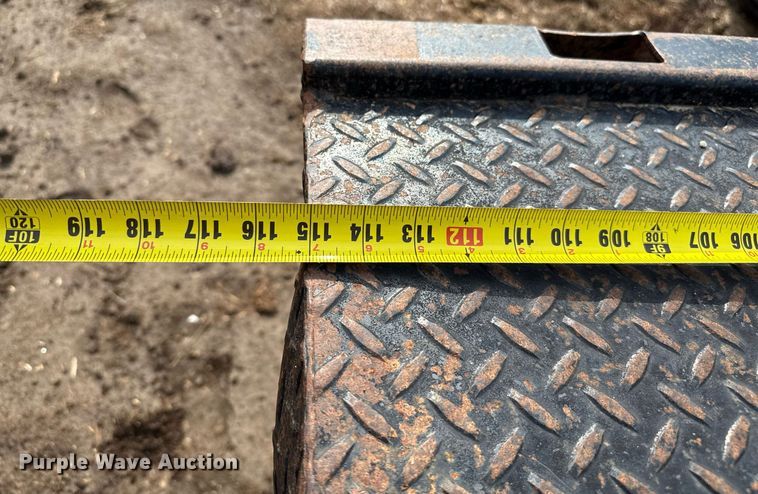 image for item DZ8740 2000 International 4900 flatbed truck