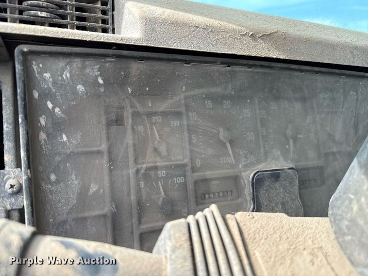 image for item DZ8740 2000 International 4900 flatbed truck