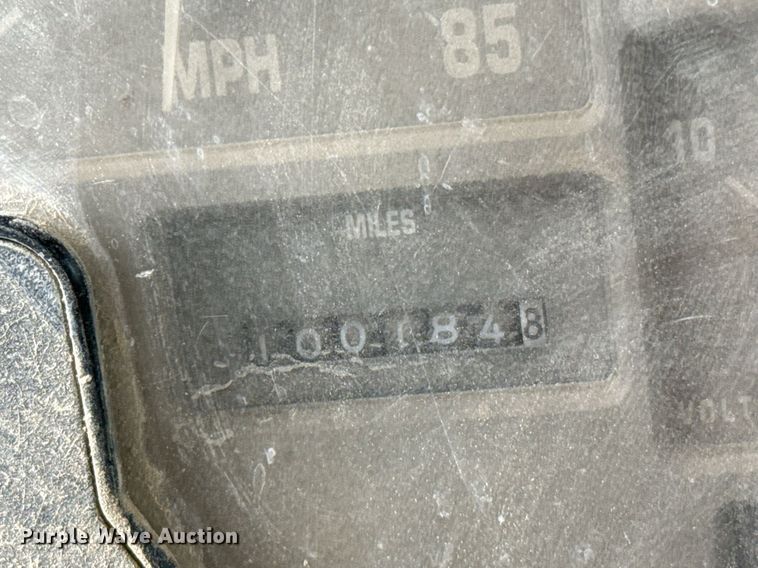 image for item DZ8740 2000 International 4900 flatbed truck