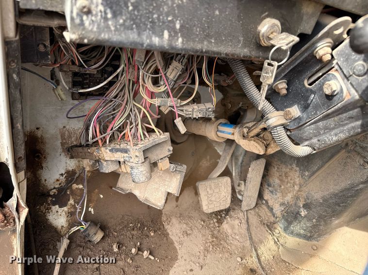 image for item DZ8740 2000 International 4900 flatbed truck