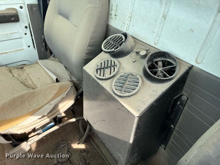 image for item DZ8740 2000 International 4900 flatbed truck