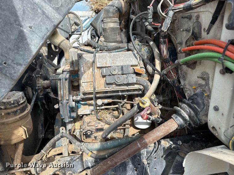 image for item DZ8740 2000 International 4900 flatbed truck