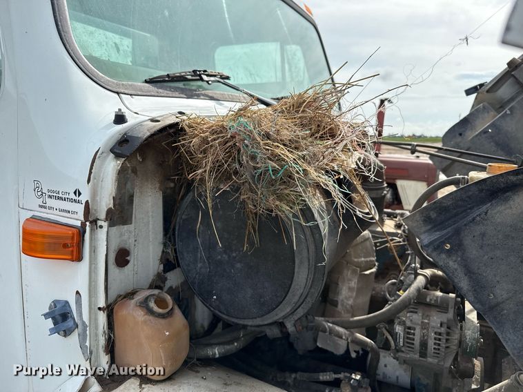 image for item DZ8740 2000 International 4900 flatbed truck