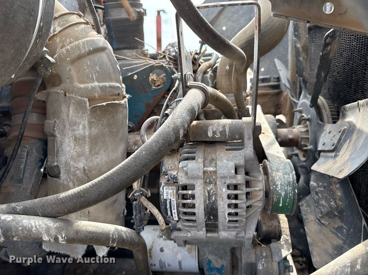 image for item DZ8740 2000 International 4900 flatbed truck