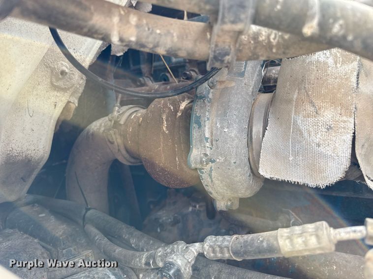 image for item DZ8740 2000 International 4900 flatbed truck